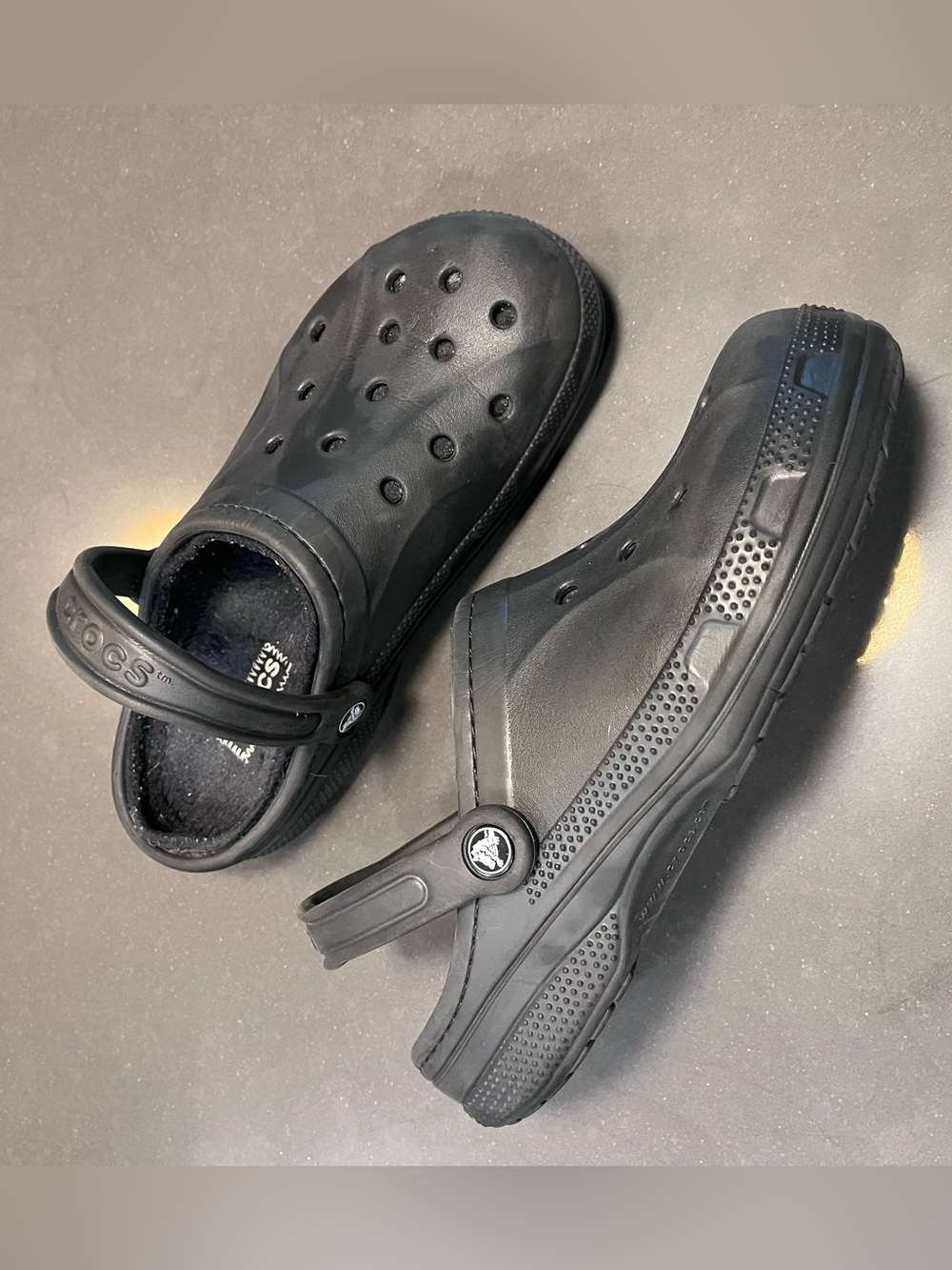CROCS Men's Classic Fur Lined Clogs Size 9 Womens 11 Black Heel Strap